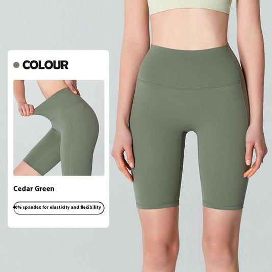 Fit shorts in de kleuren van je jurk.