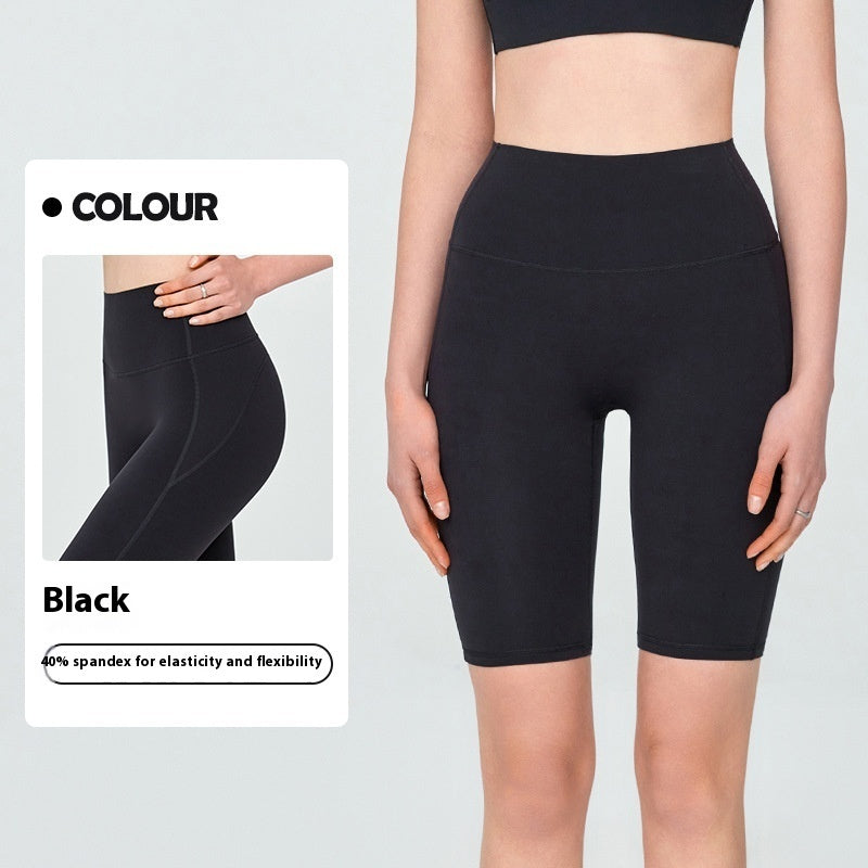 Fit shorts in de kleuren van je jurk.